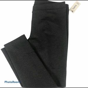 Crown & Ivy Ladies Leggings.